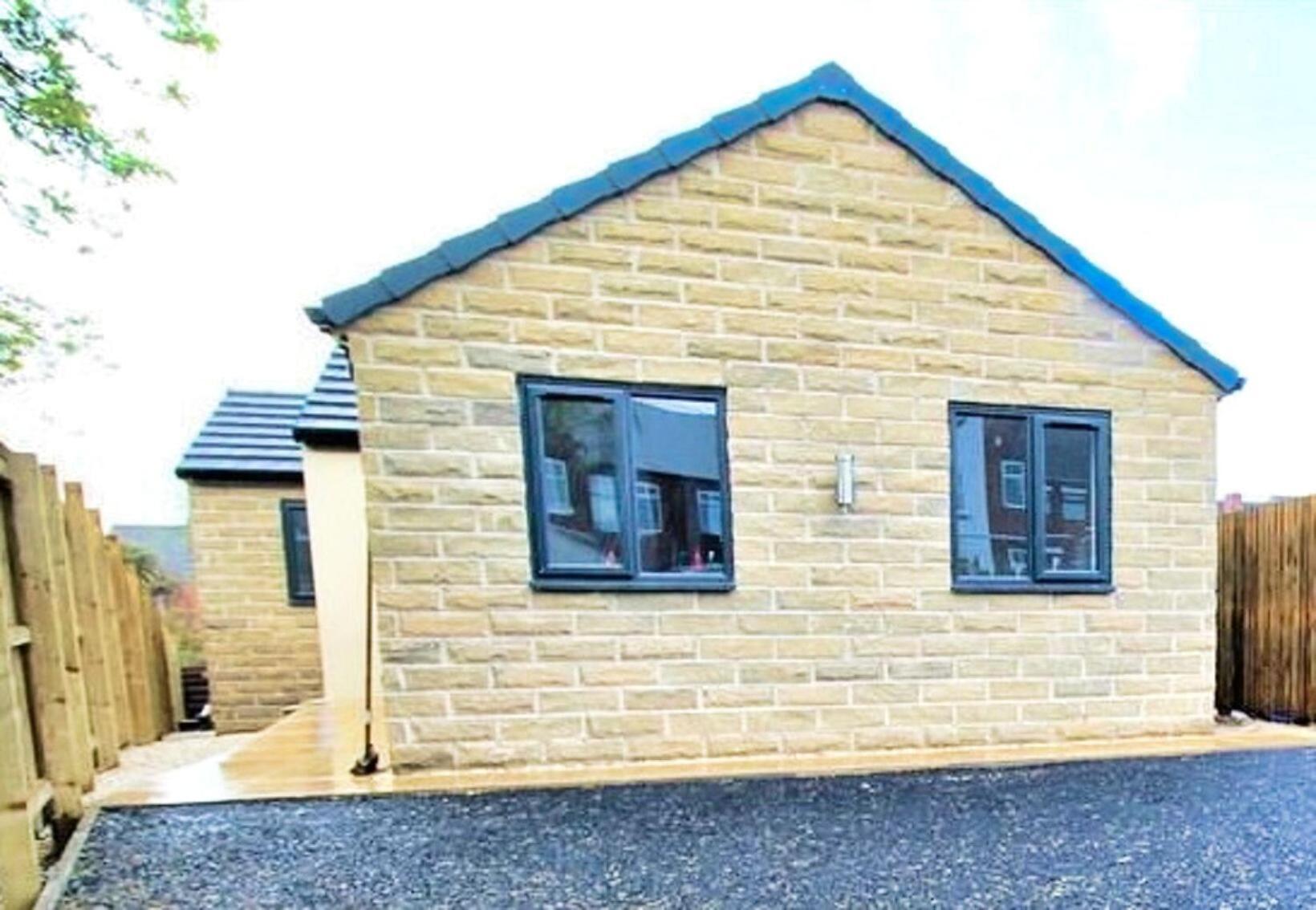 Rotherham - Rawmarsh - Great Customer Feedback - 2 Bed Bungalow - New Build - High End Furnishings - Wheel Chair Accessible - Large Enclosed Garden - Dog Friendly ภายนอก รูปภาพ