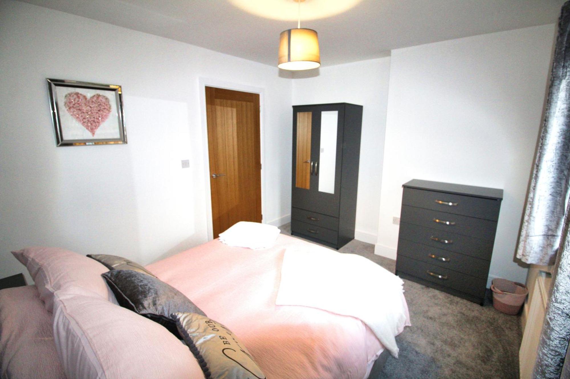 Rotherham - Rawmarsh - Great Customer Feedback - 2 Bed Bungalow - New Build - High End Furnishings - Wheel Chair Accessible - Large Enclosed Garden - Dog Friendly ภายนอก รูปภาพ