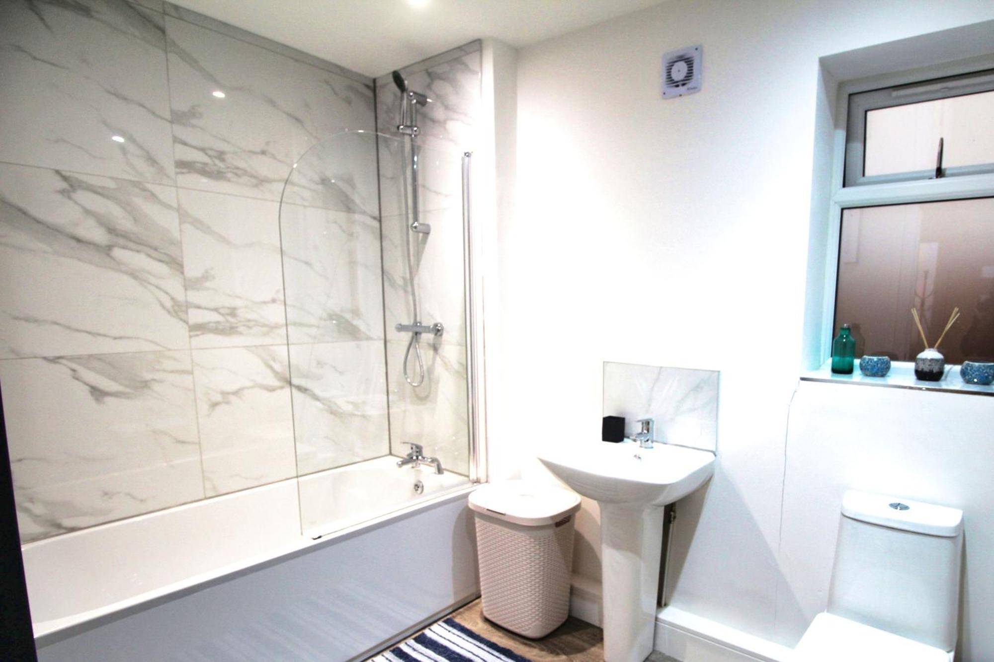 Rotherham - Rawmarsh - Great Customer Feedback - 2 Bed Bungalow - New Build - High End Furnishings - Wheel Chair Accessible - Large Enclosed Garden - Dog Friendly ภายนอก รูปภาพ