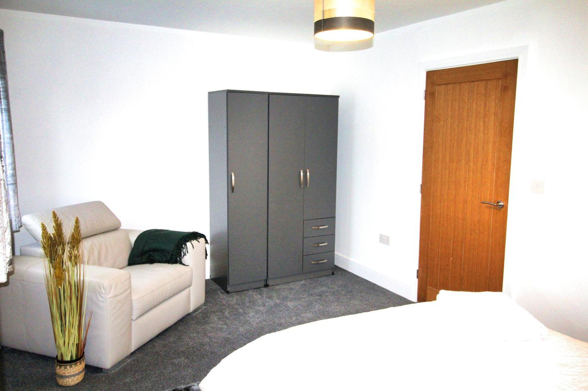 Rotherham - Rawmarsh - Great Customer Feedback - 2 Bed Bungalow - New Build - High End Furnishings - Wheel Chair Accessible - Large Enclosed Garden - Dog Friendly ภายนอก รูปภาพ