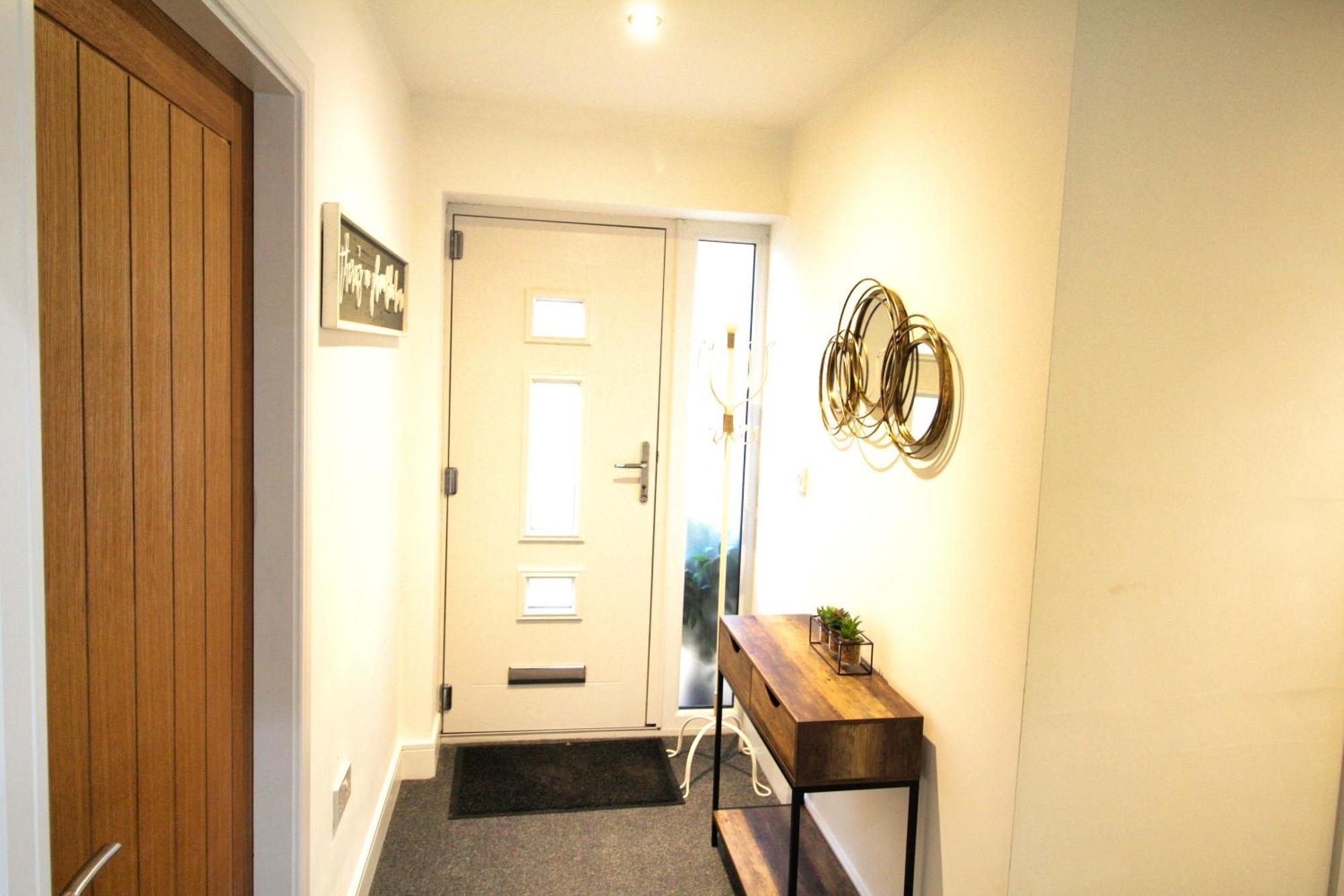 Rotherham - Rawmarsh - Great Customer Feedback - 2 Bed Bungalow - New Build - High End Furnishings - Wheel Chair Accessible - Large Enclosed Garden - Dog Friendly ภายนอก รูปภาพ