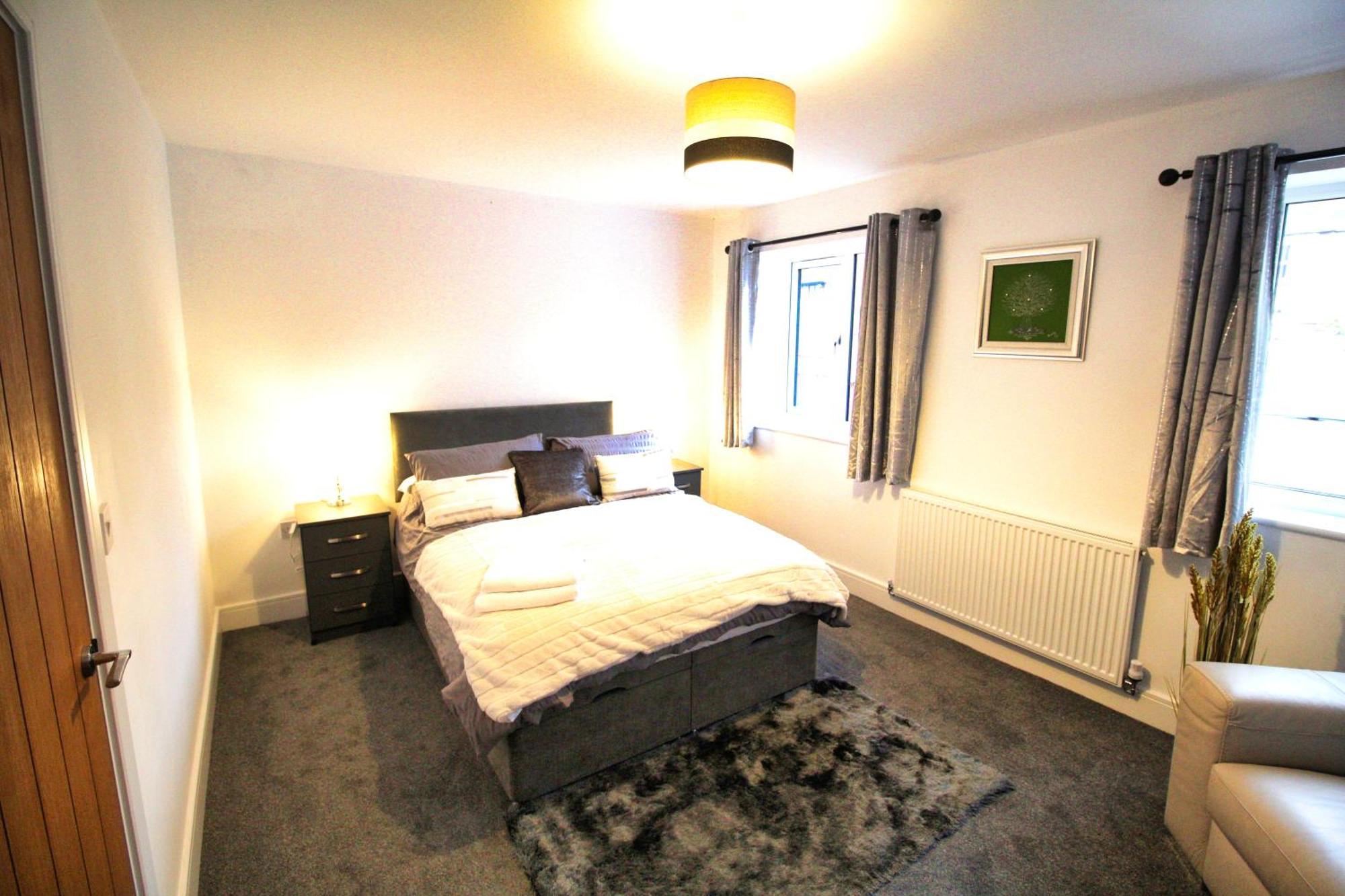 Rotherham - Rawmarsh - Great Customer Feedback - 2 Bed Bungalow - New Build - High End Furnishings - Wheel Chair Accessible - Large Enclosed Garden - Dog Friendly ภายนอก รูปภาพ