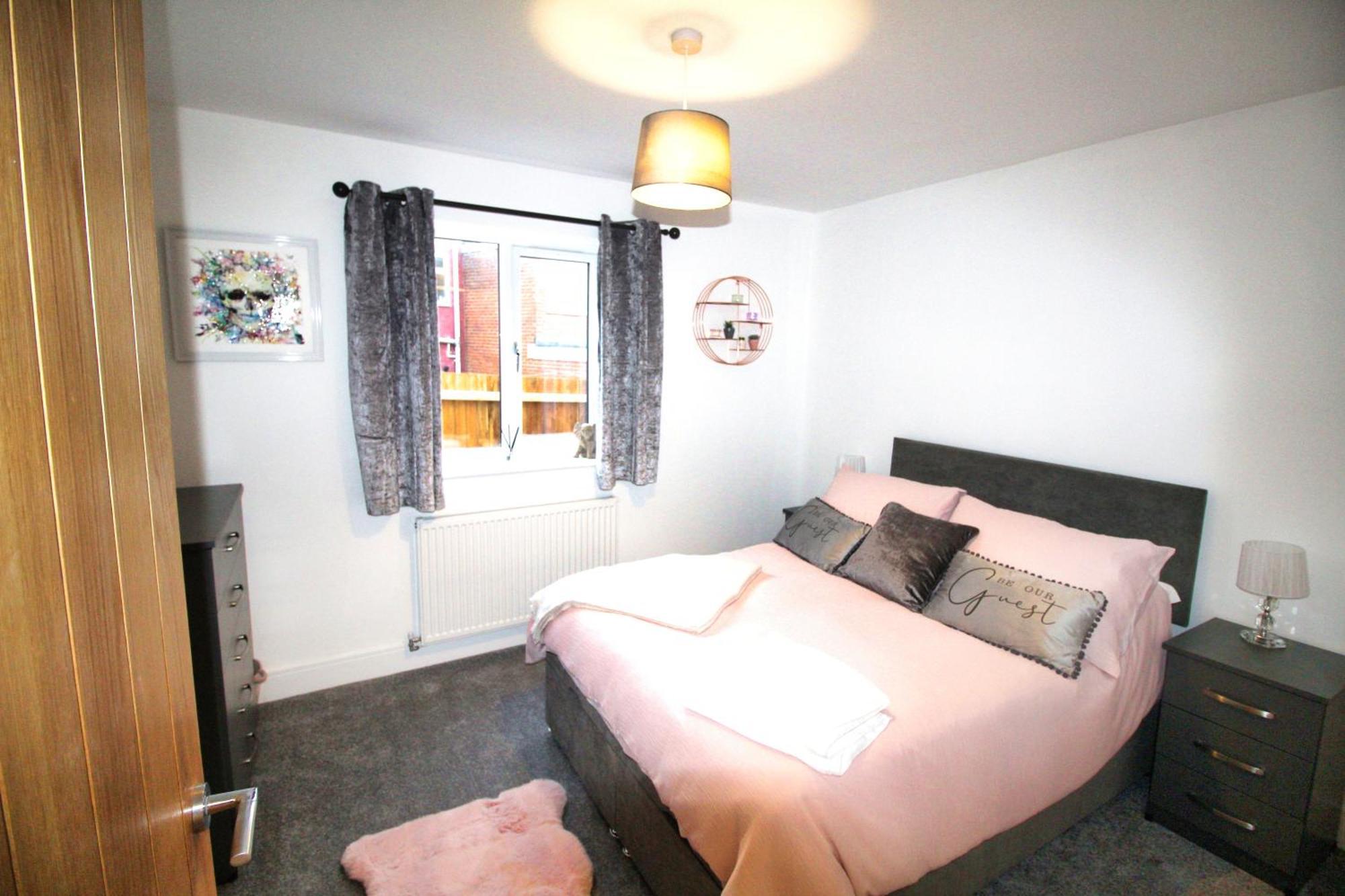 Rotherham - Rawmarsh - Great Customer Feedback - 2 Bed Bungalow - New Build - High End Furnishings - Wheel Chair Accessible - Large Enclosed Garden - Dog Friendly ภายนอก รูปภาพ