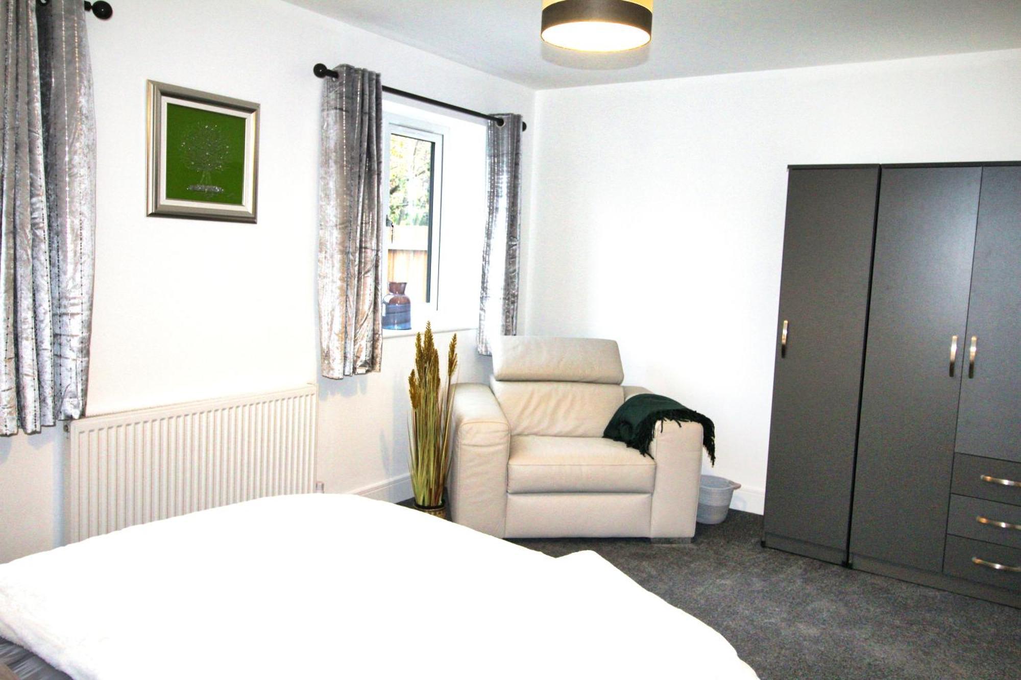 Rotherham - Rawmarsh - Great Customer Feedback - 2 Bed Bungalow - New Build - High End Furnishings - Wheel Chair Accessible - Large Enclosed Garden - Dog Friendly ภายนอก รูปภาพ